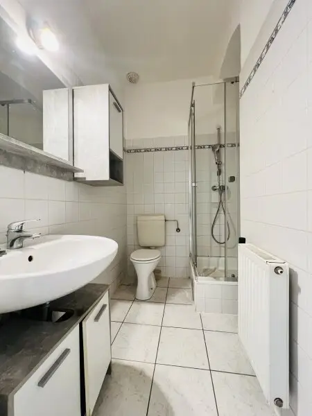 Sehr helle - südseitige - 2 Zimmer Wohnung im 3. Stock ohne Lift - BITTE NUR SCHRIFTLICH ANFRAGEN