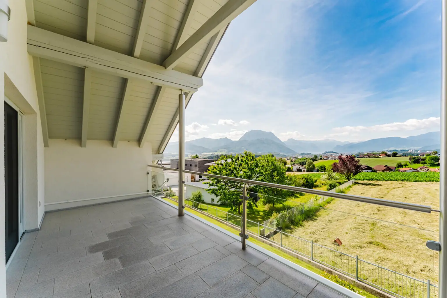 Balkon Zimmer 2 und Badezimmer