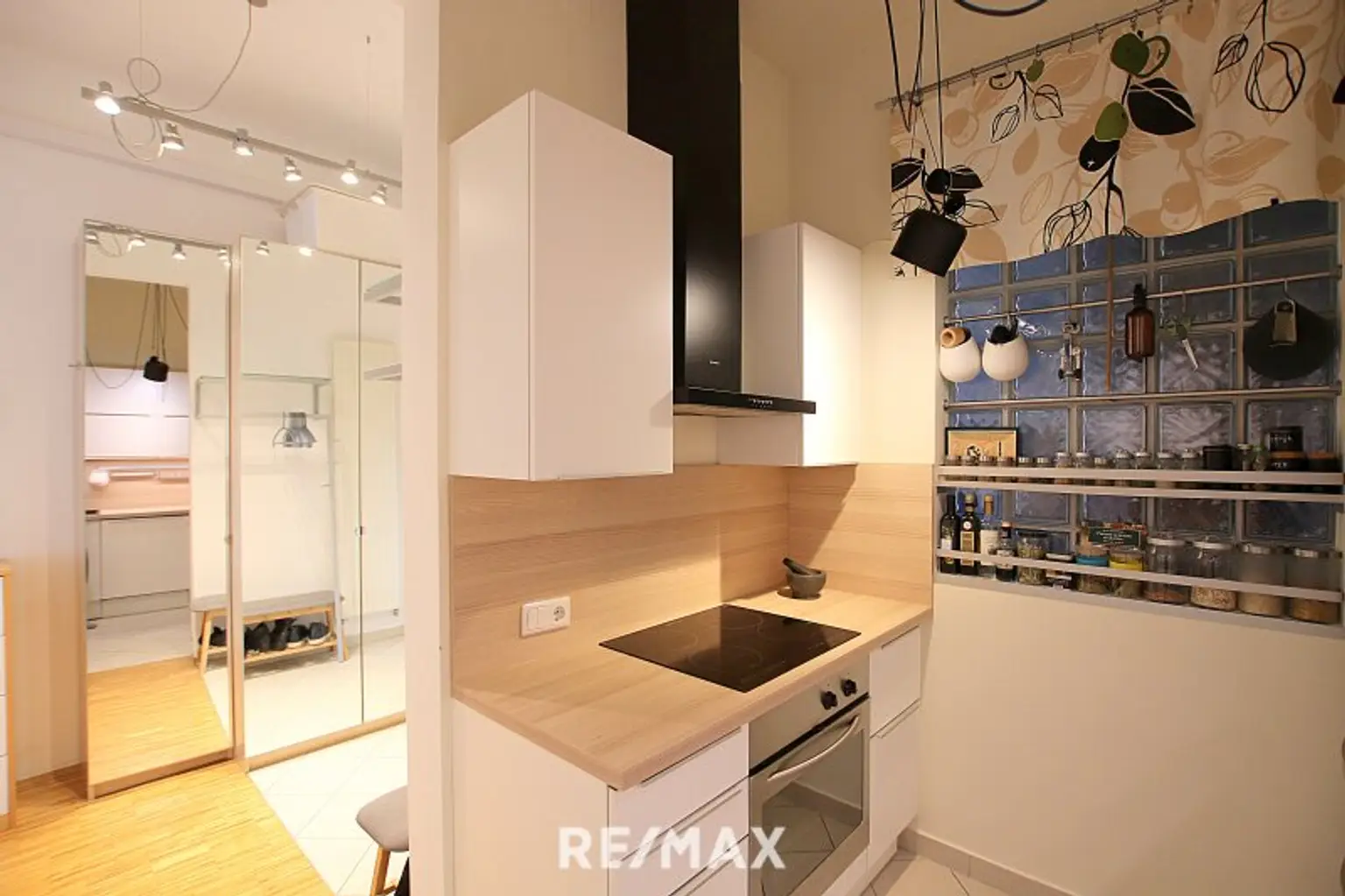 Wunderschöne Altbauwohnung - 2 Zimmer mit perfektem Grundriss, barrierefrei!