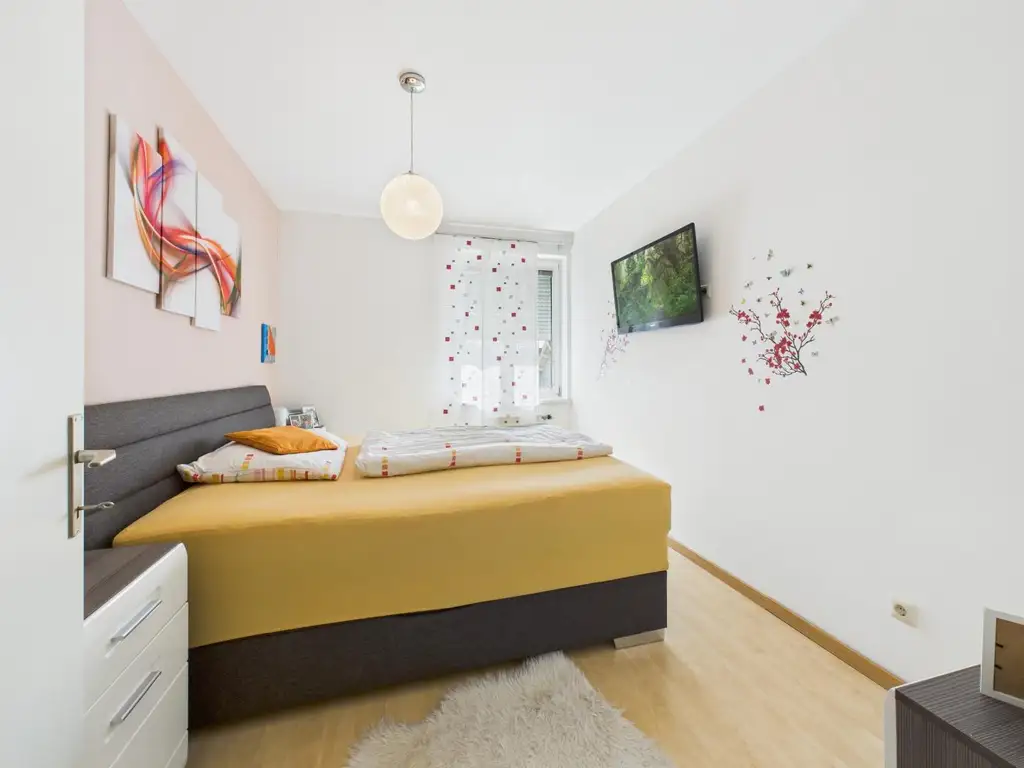 Gemütliche Eigentumswohnung mit Balkon im 1. Liftstock – Möbliert & bezugsfertig!