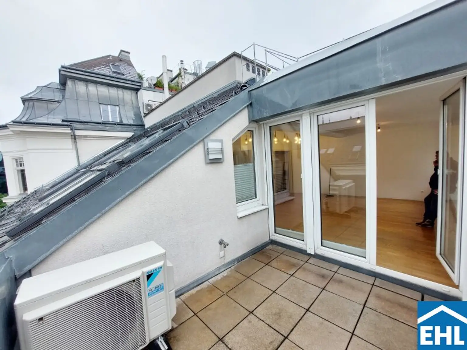 Traumhafte 3-Zimmer-Wohnung mit Terrasse direkt an der Mariahilfer Straße!