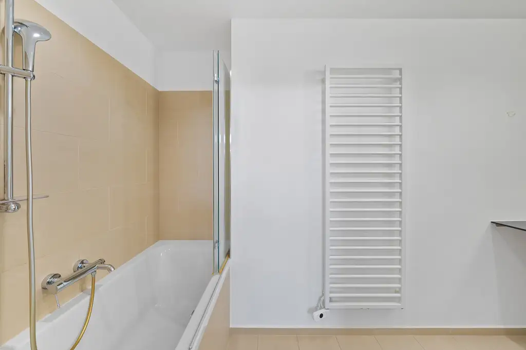 Hochwertig sanierte Altbauwohnung mit Freifläche