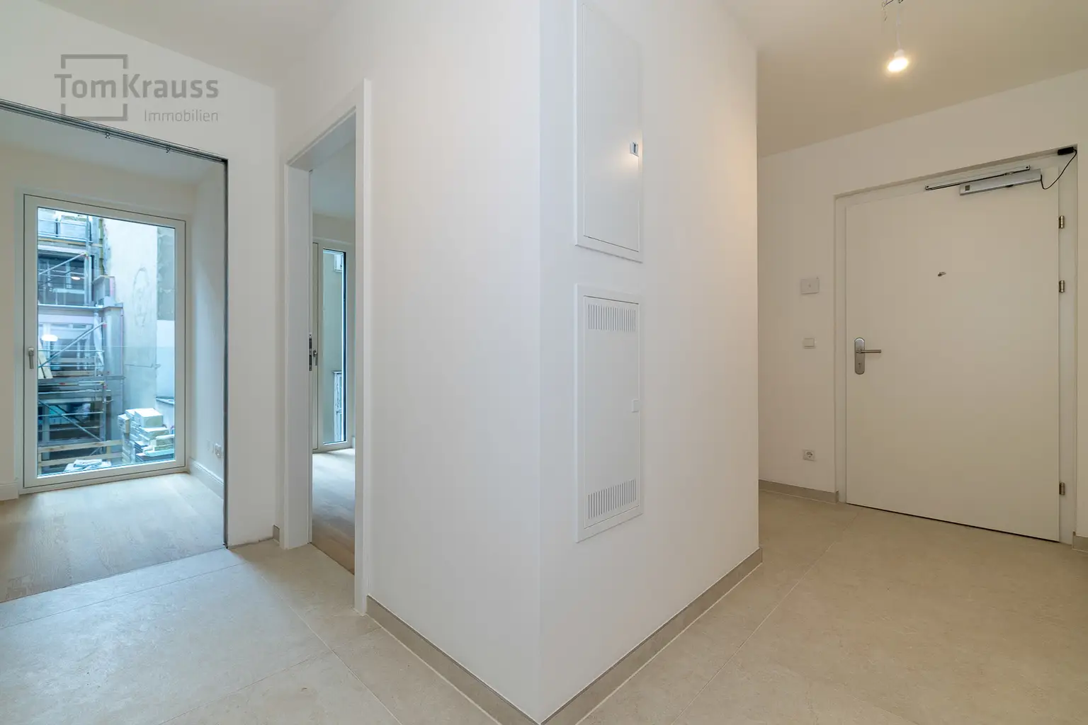 KARMELITERVIERTEL: Modern Wohnen mit WEITLÄUFIGER TERRASSE