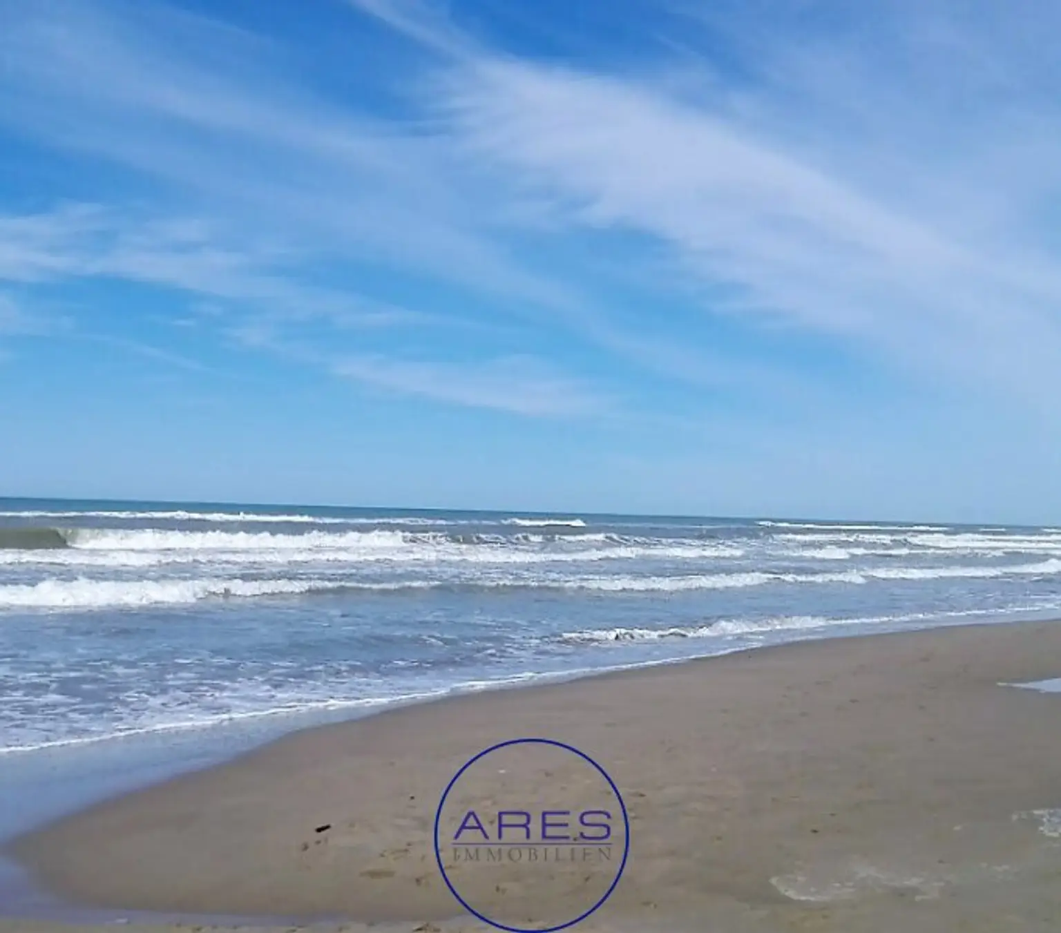 ITALIEN - Unweit von Rom wartet dieser herrliche Villenanteil innerhalb einer exklusiven Anlage mit Privatstrand auf Sie!