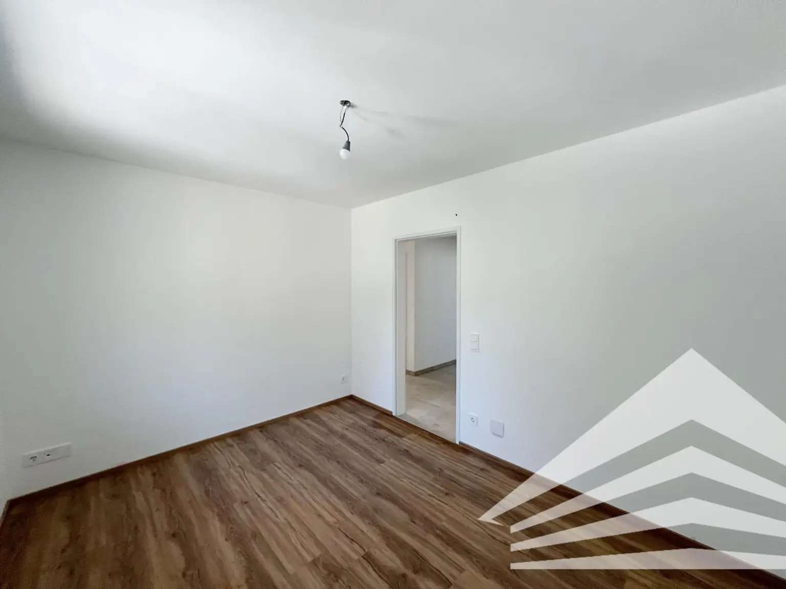 Lichtdurchflutete 3-Zimmer Wohnung mit großem Balkon in Puchenau!