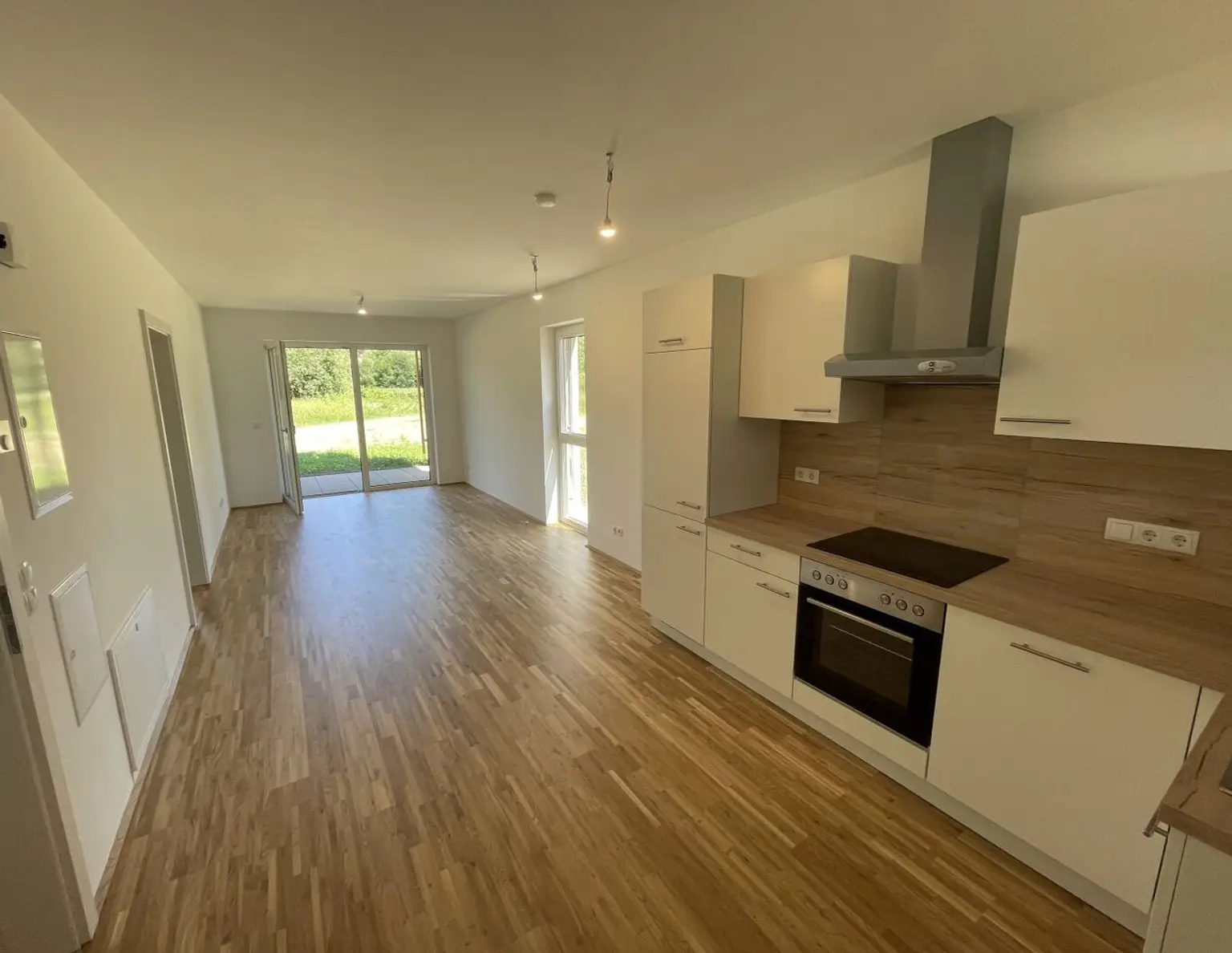 Moderne Erdgeschosswohnung in Heiligenkreuz: Erstbezug mit Terrasse