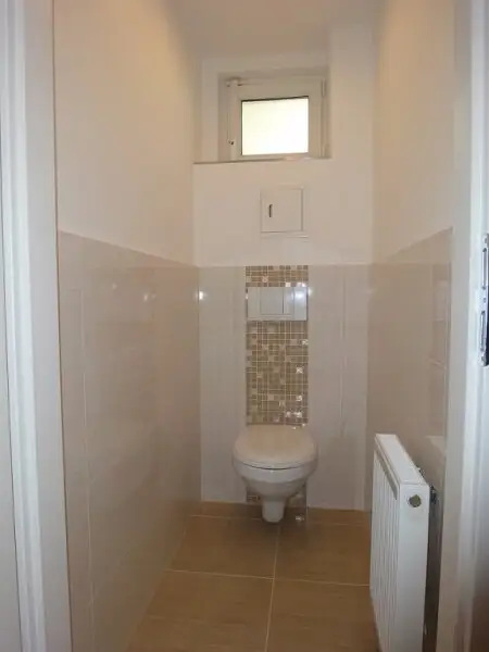 Baumeistergasse: Zwei Zimmer (zenral begehbar) mit Balkon!