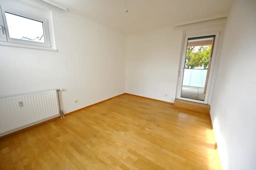 Familienfreundliche Wohnung mit Balkon, Terrasse und Grünblick in Hörsching