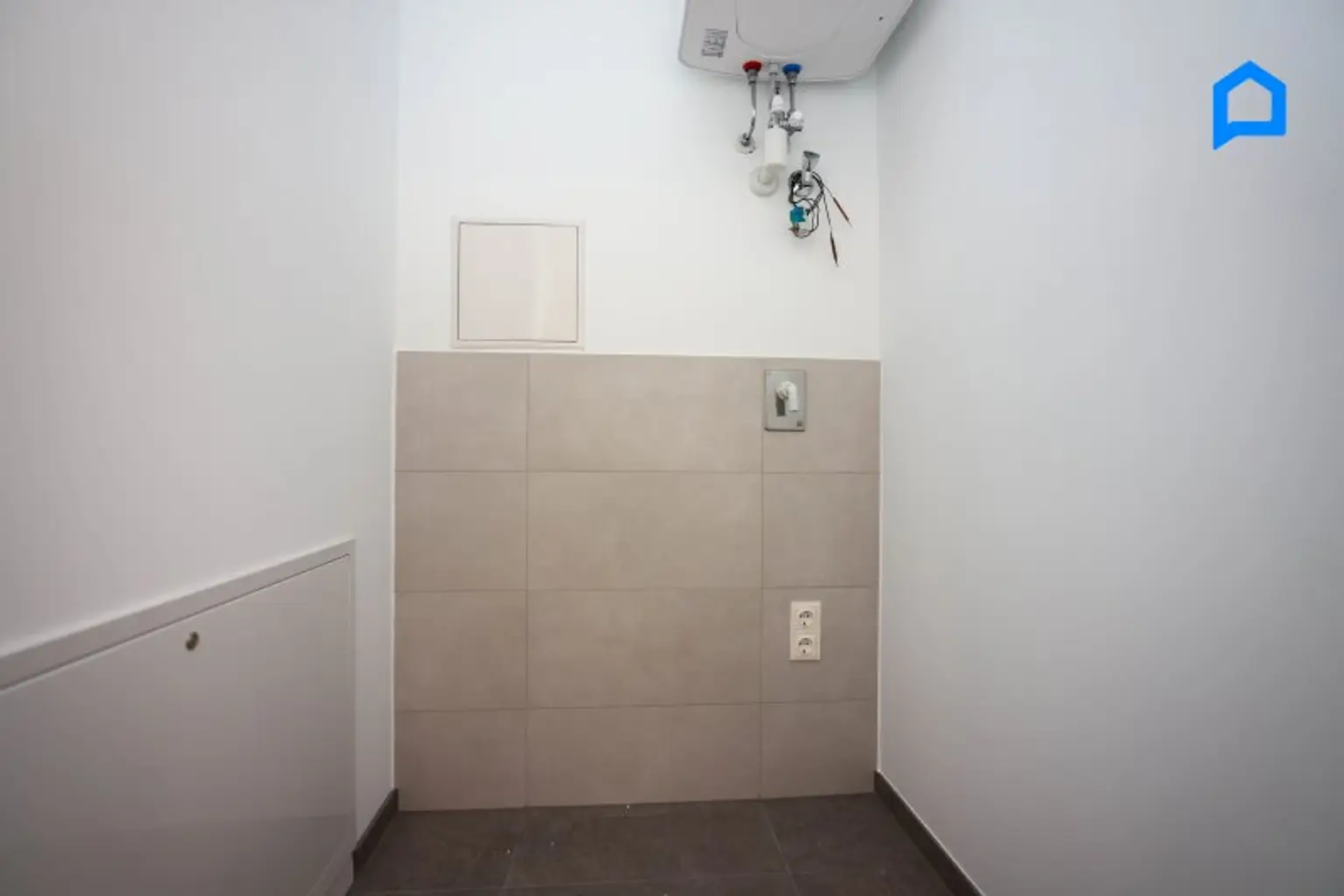 ERSTBEZUG, JETZT einziehen! Kernsanierter Albau mit modernster Ausstattung ab 41 m² -148m² Wohnfläche, 2-4 Zimmer plus Nebenräume, Etagen- und DG Wohnungen, Kurzzeitvermietung möglich !