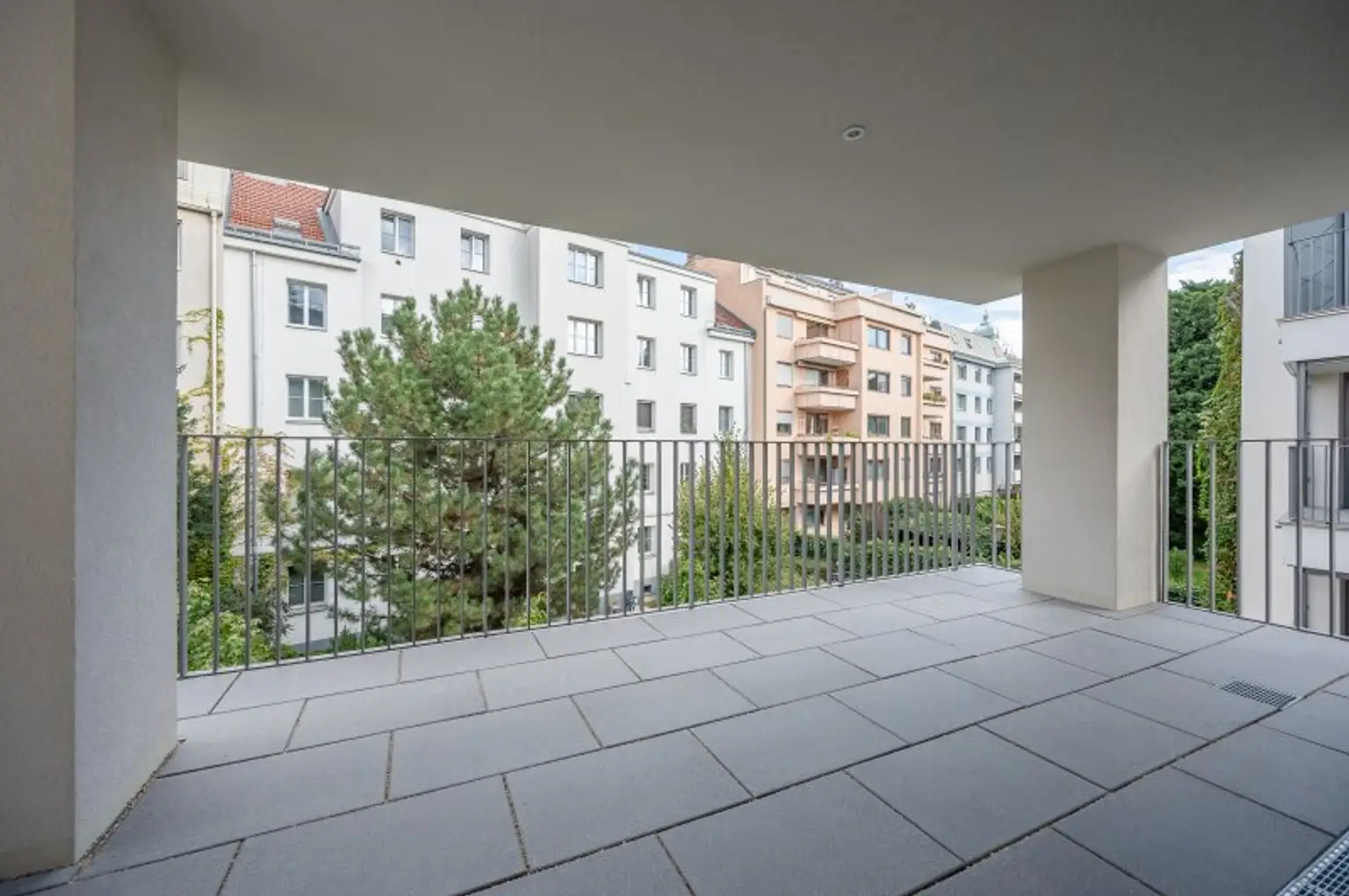 ++MOLLARD 50++ Remarkable 2-room apartment in a prime central location (2/6)