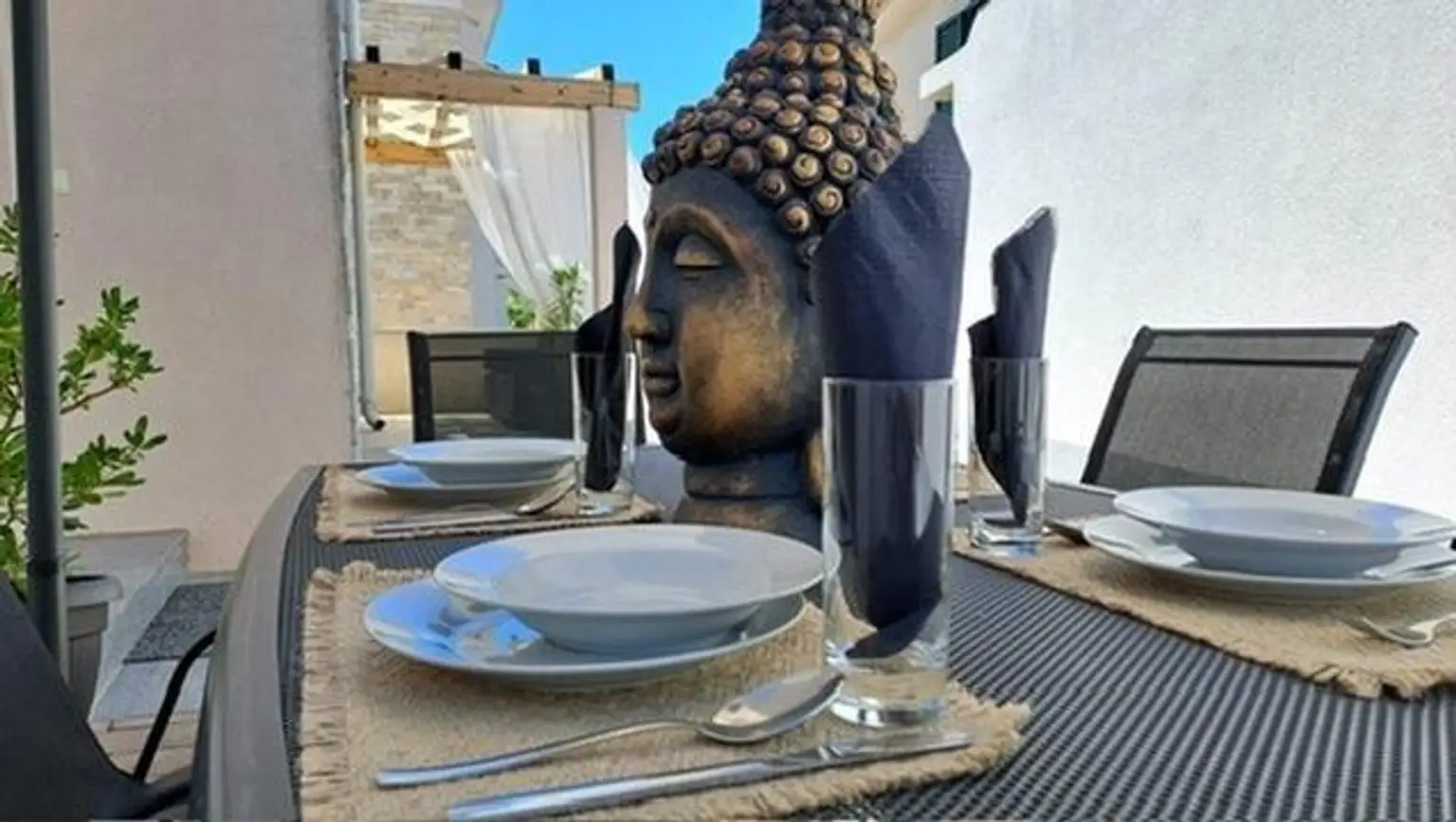 039DF364-0769-40CF-A2EE-A03CDD05E8A4_4_5005_c