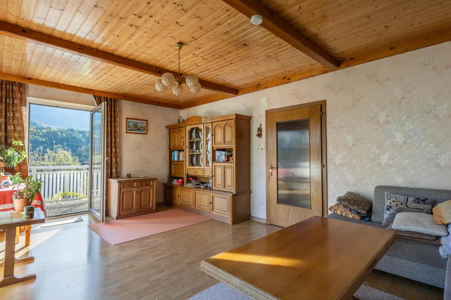 Ein- Zweifamilienhaus mit traumhaften Mittagskogelblick