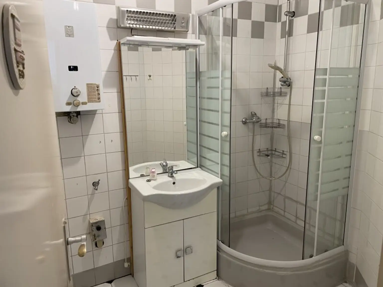 CHARMANTER UND HELLER 2,5-ZIMMER ALTBAU NÄHE SCHMELZ/SCHÖNBRUNN/U3-JOHNSTRASSE!