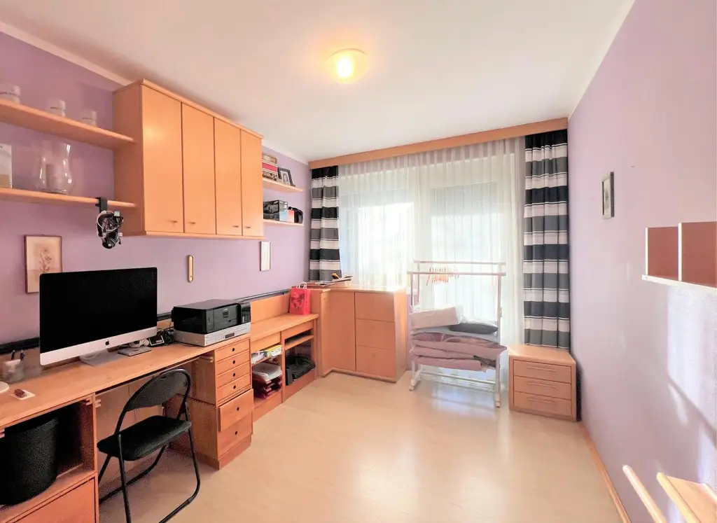 SEHR GUT GESCHNITTENE EIGENTUMSWOHNUNG MIT RIESEN WOHNBEREICH UND SONNIGER WESTLOGGIA