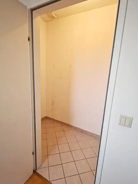 TERRASSENHIT, DACHGESCHOSS, 138 m2 Maisonette mit 45 m2 Terrasse, 3 Zimmer, Wohnküche, Wannenbad, Rembrandtstraße