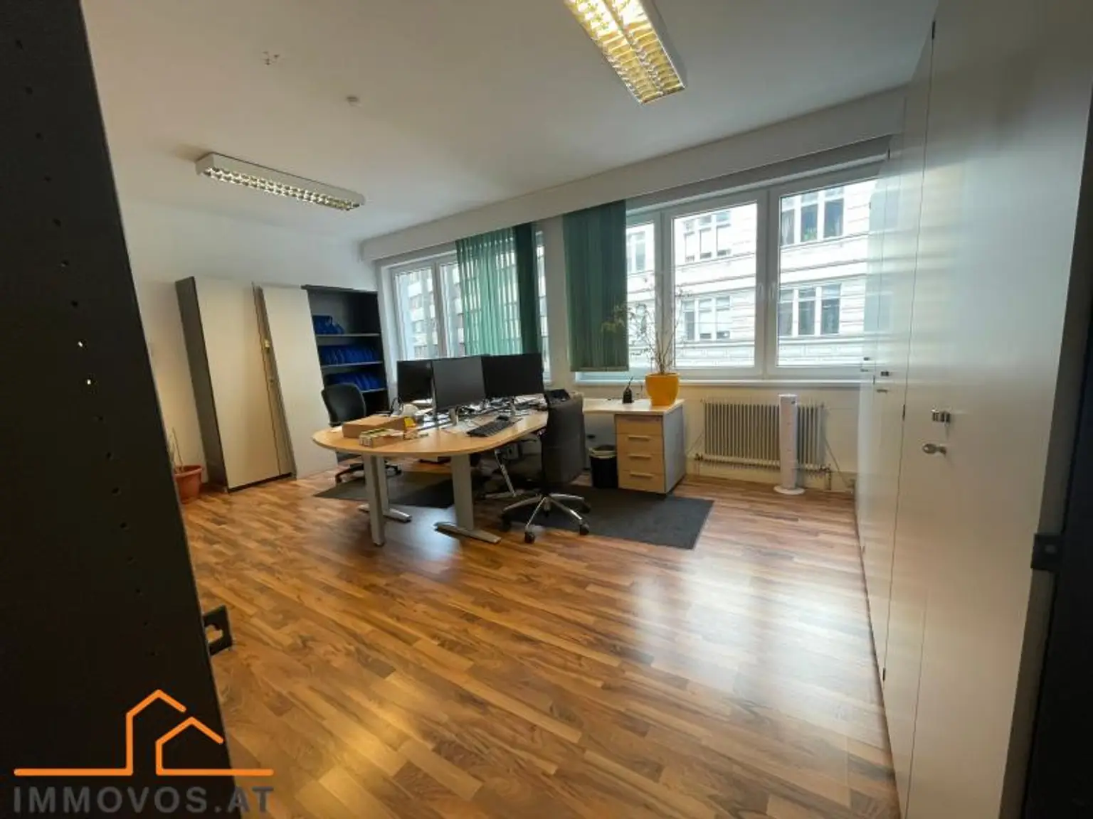 SANIERTES BÜRO IM FREIHAUSVIERTEL - 2 EINGÄNGE - 1. und 3. Stock frei