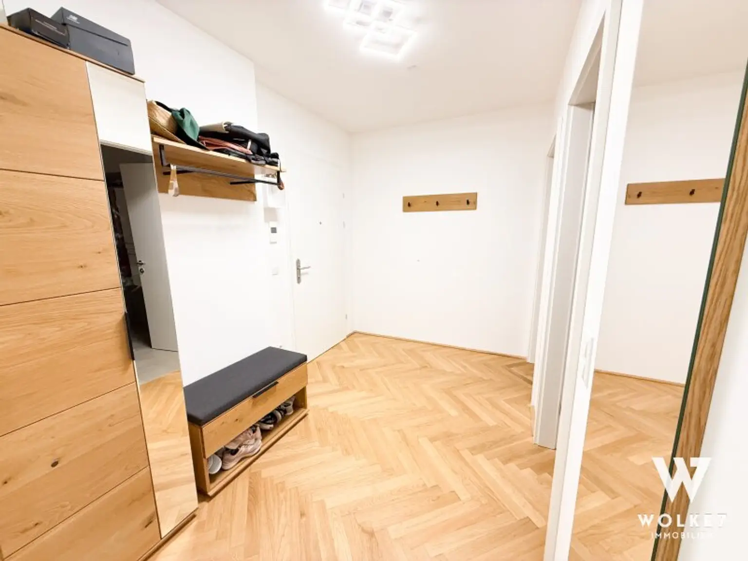 Klassischer Altbau trifft modernen Luxus – Helle kernsanierte 2-Zimmer-Wohnung mit Balkon & Tiefgarage in bester Lage von Margareten