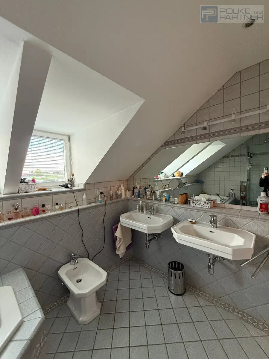 GARTENPARADIES   -  9.000 M² - 
LANDHAUS IN PARKLANDSCHAFT  
NUR 30 MINUTEN VON WIEN