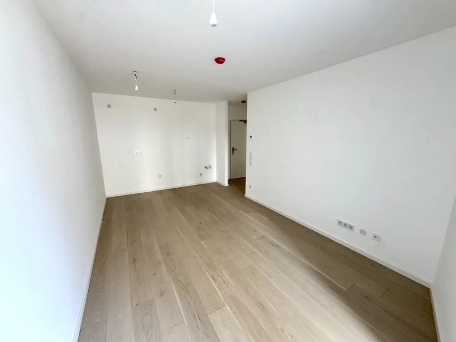 EIGENGRUND NÄHE ALTE DONAU – FREIFLÄCHEN - LUFTWÄRMEPUMPE – KELLER – GARAGE – U-BAHN!
