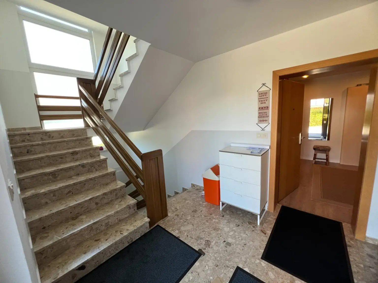 OPEN HOUSE! Großzügiges leistbares Wohnhaus mit 3 getrennte Wohneinheiten, Traumgarten, Doppelgarage und vielen Parkplätzen Tuffeltsham in Redlham