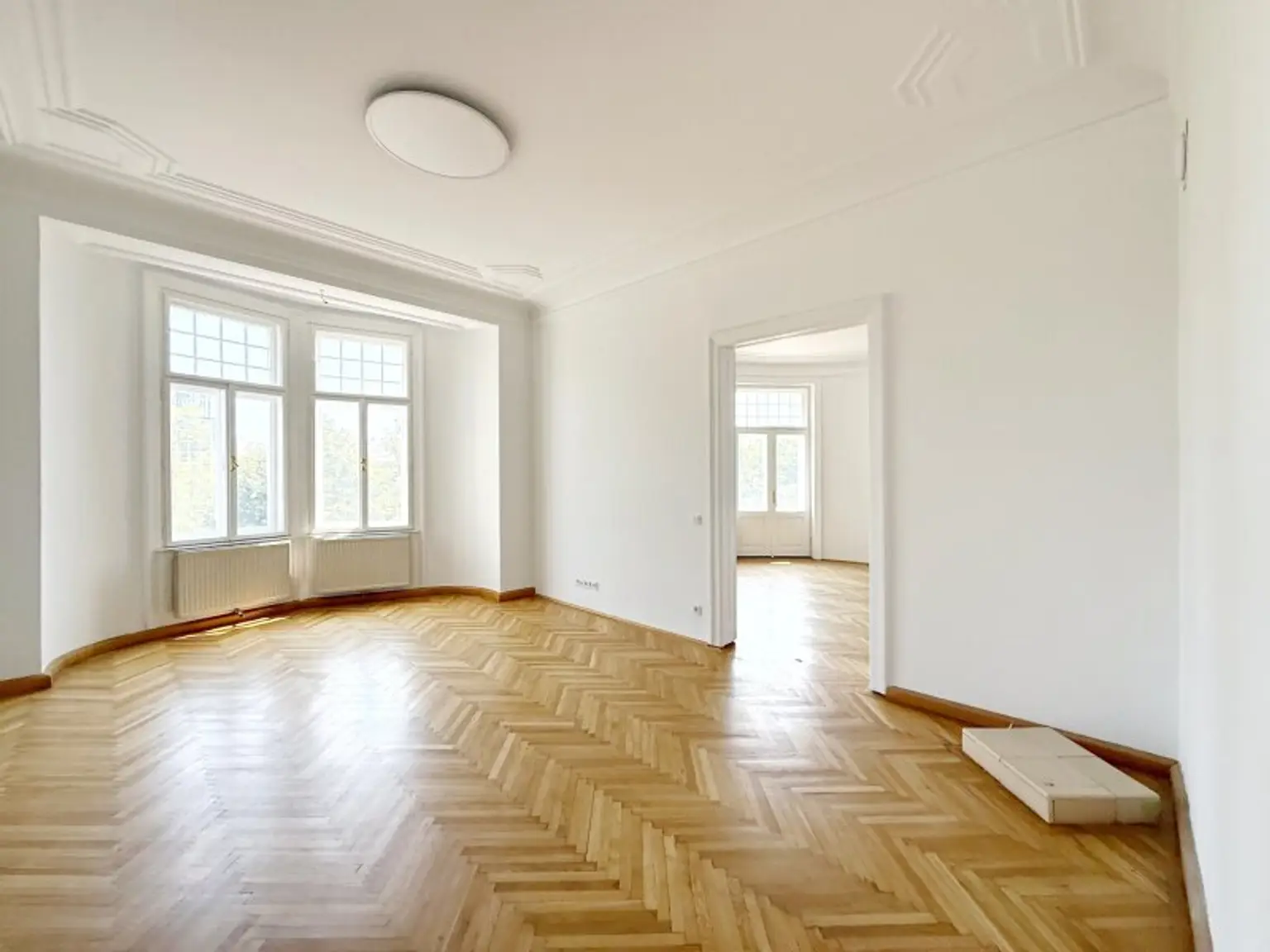 Charmante Bürofläche im sanierten Stilaltbau, unmittelbar bei der U4 und nahe dem 1. Bezirk