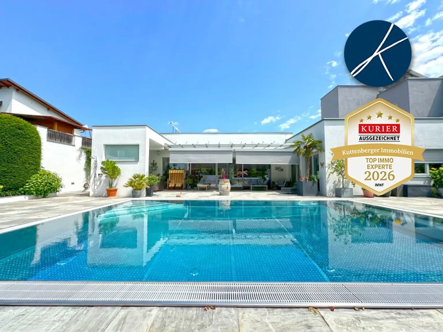 Große Terrasse mit Edelstahl-Überlaufpool