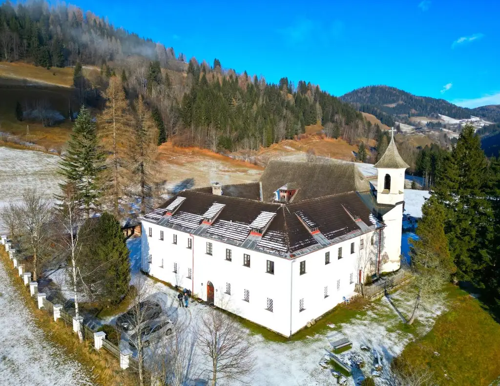 Schloss Berg Klösterle - Eine historische Perle in den Nockbergen