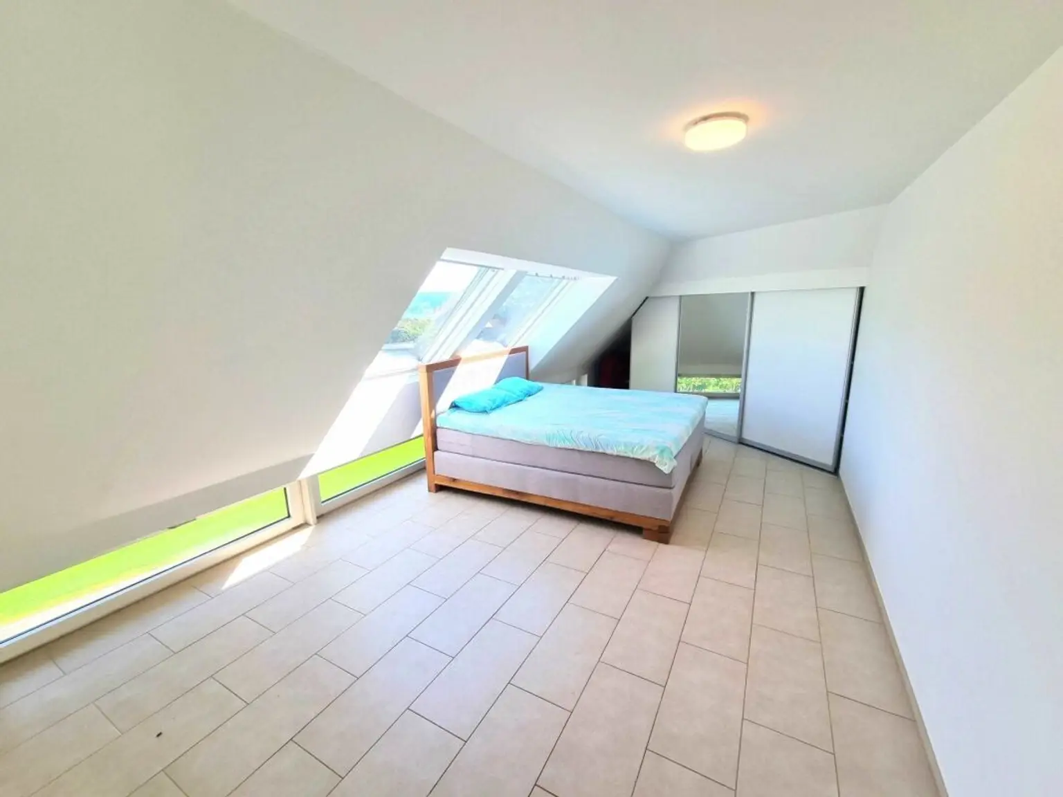 Top moderne Architekten-Villa mit Pool!