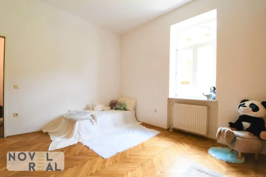Sanierter Jugendstilaltbau mit Nebengebäude auf großem Grundstück mit Swimmingpool im Bezirk BADEN