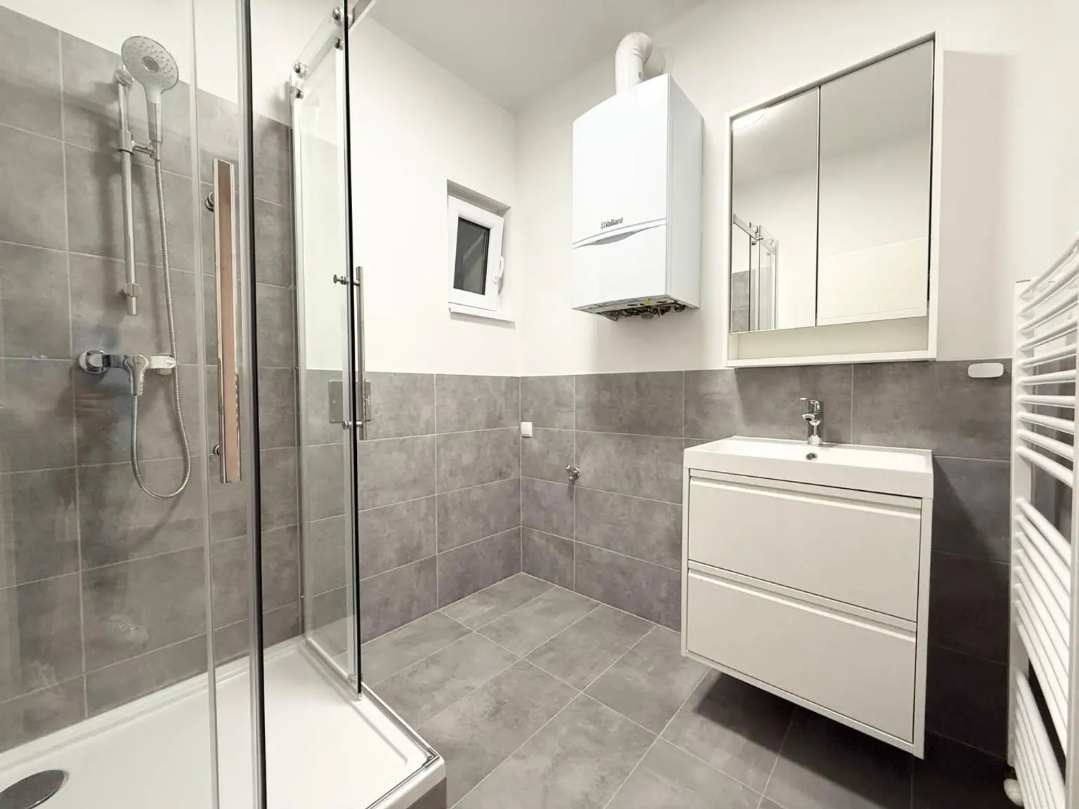 Erstbezug – Modern sanierte 2-Zimmer-Wohnung - Nähe U1