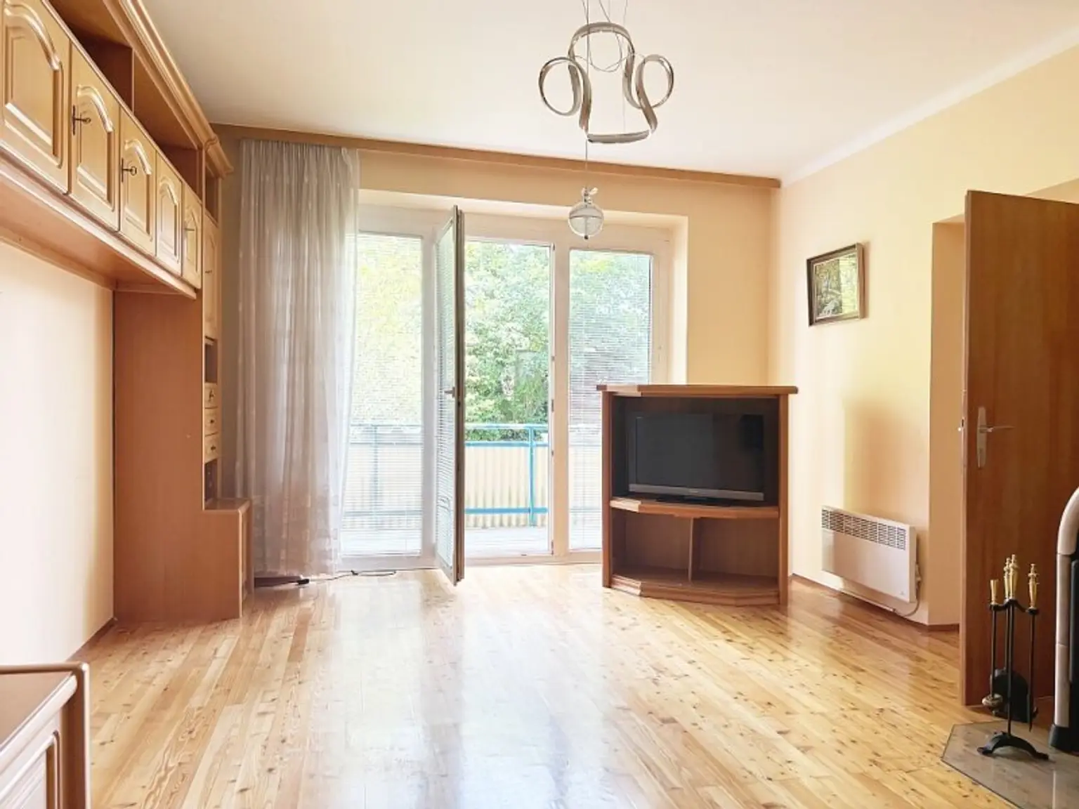 Großzügige 2 Zimmer-Loggia Wohnung - ruhig und gleichzeitig zentrumsnah - komplett möbliert