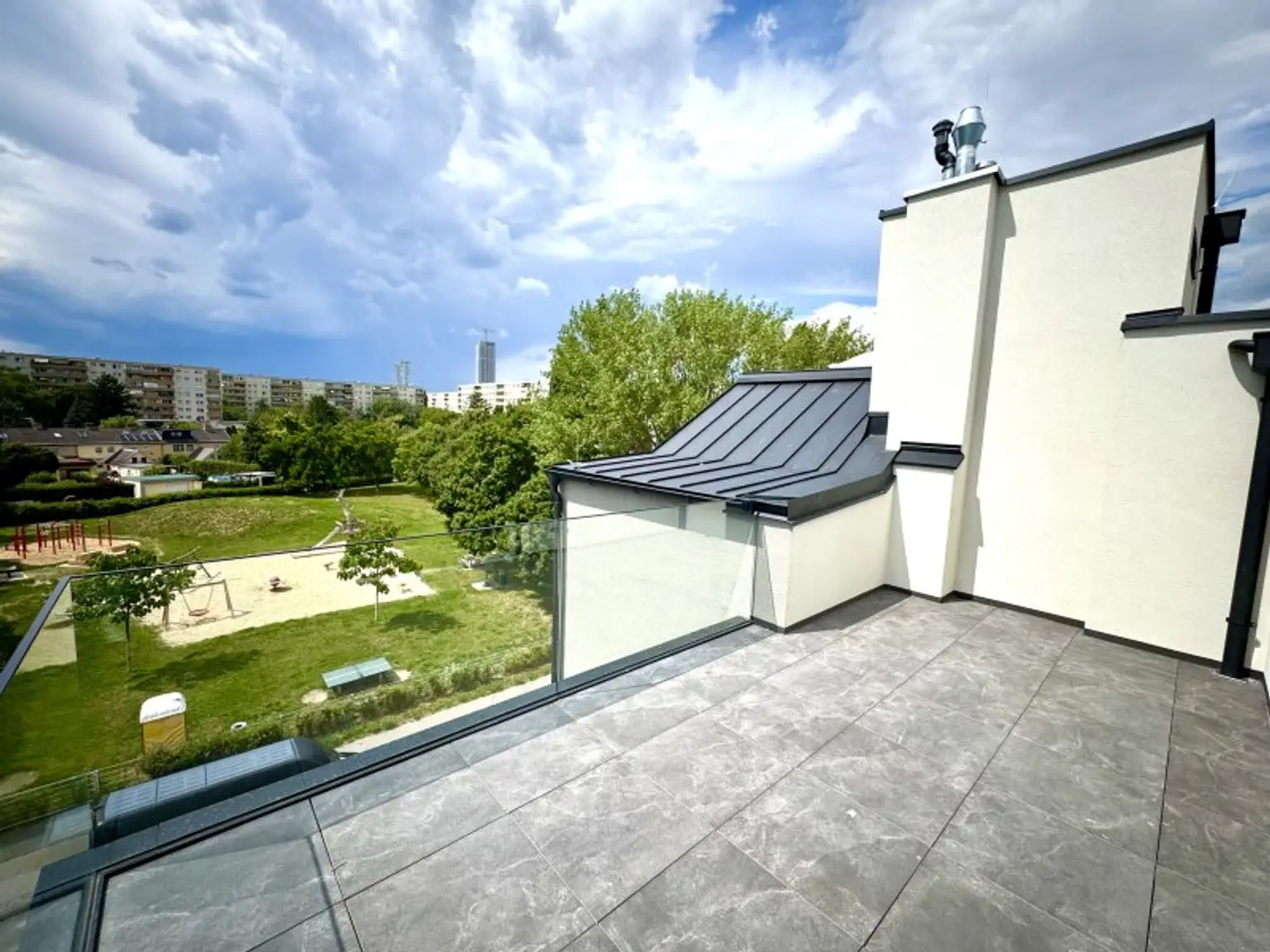 PENTHOUSE LIVING - 5 TERRASSEN - AUSBLICK - WÄRMEPUMPE - DECKENKÜHLUNG - NÄHE U1!