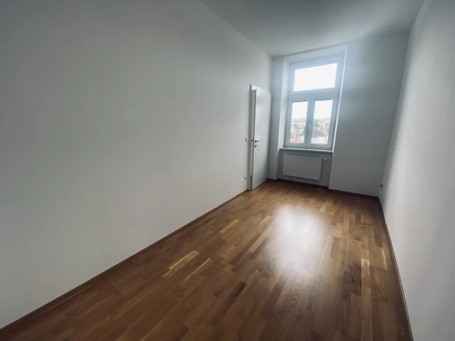 Sonnige 4-Zimmer Wohnung + Südbalkon..beste Wohnlage!