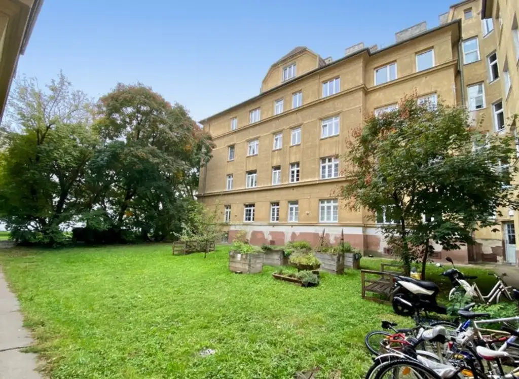 3 Zimmer-Wohnung ZUM SANIEREN, HELL und RUHIG!