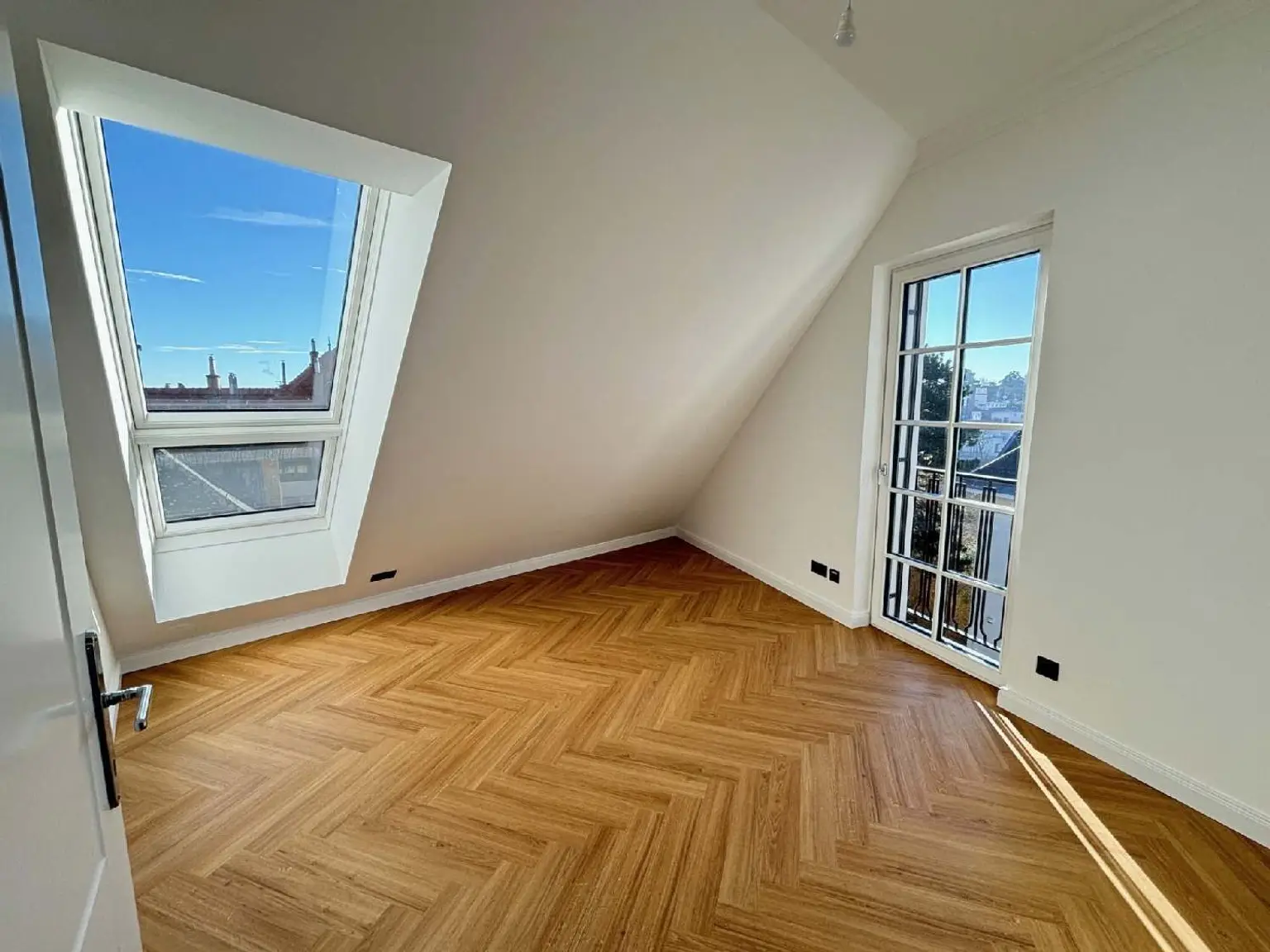 Stilvolle Dachmaisonette mit 3 Terrassen in neu errichteter Stilvilla + Garage 1180 Wien
