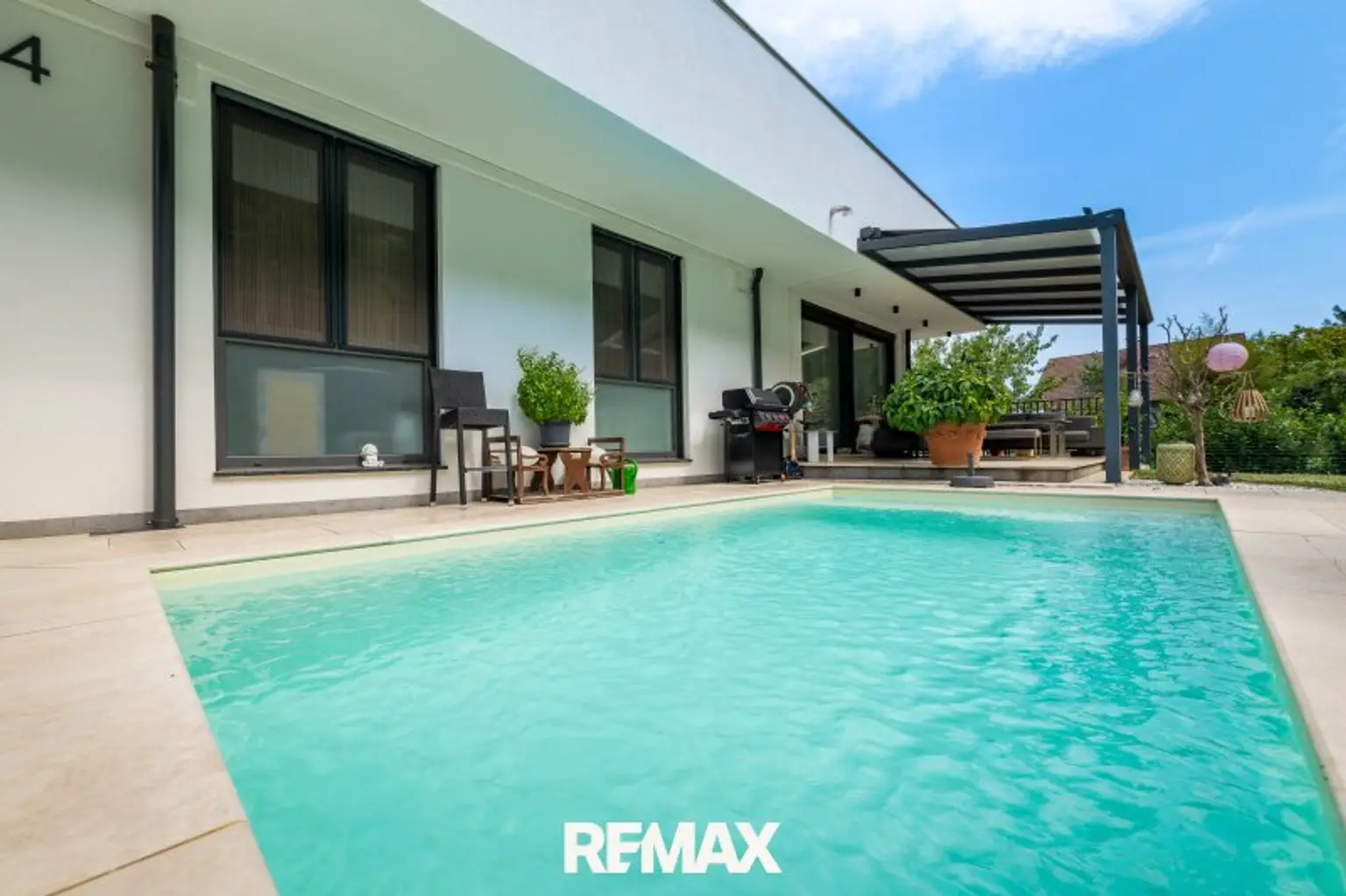 Gartenwohnung mit Pool