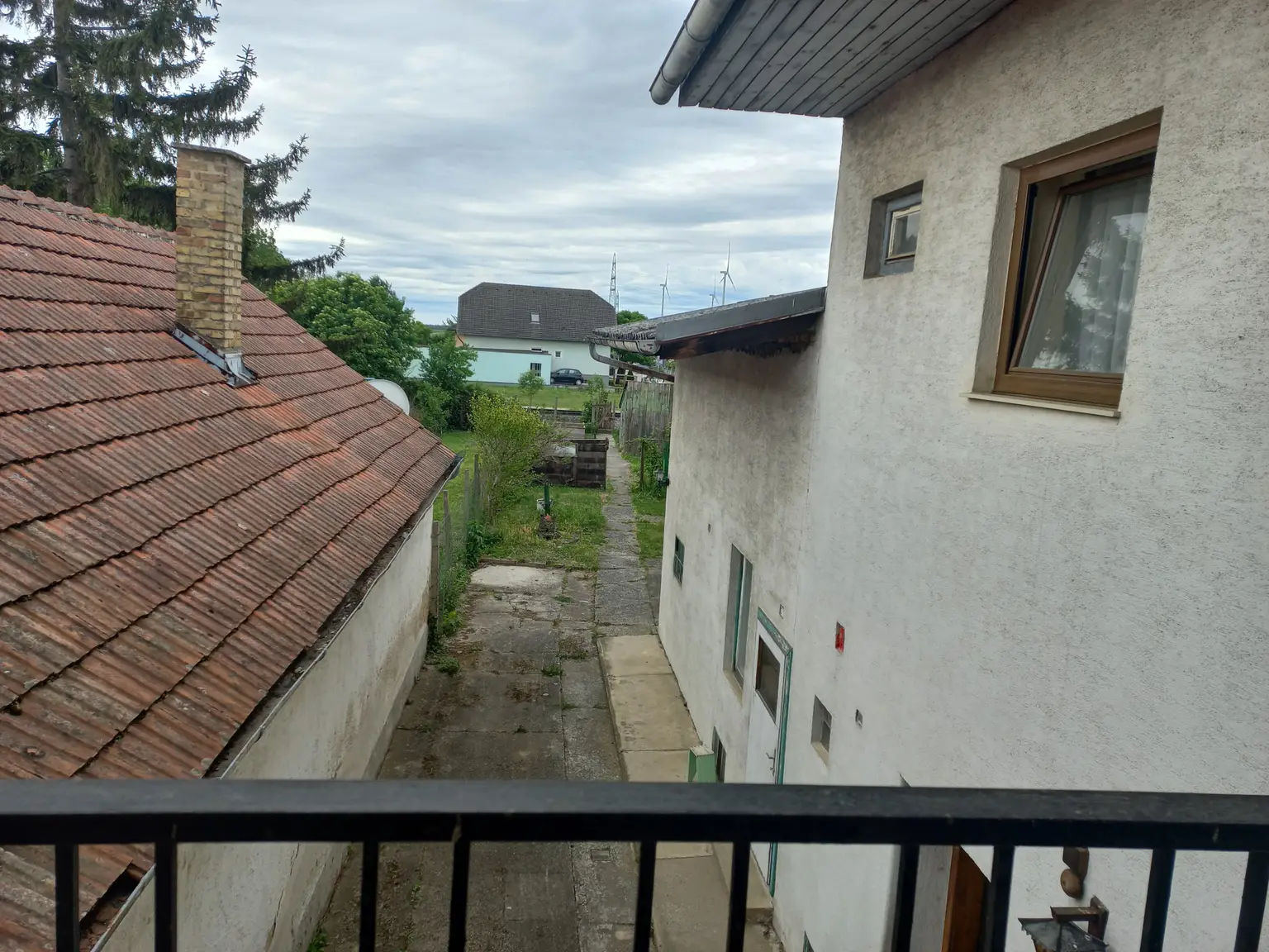 Blick vom Balkon in den Innenhof