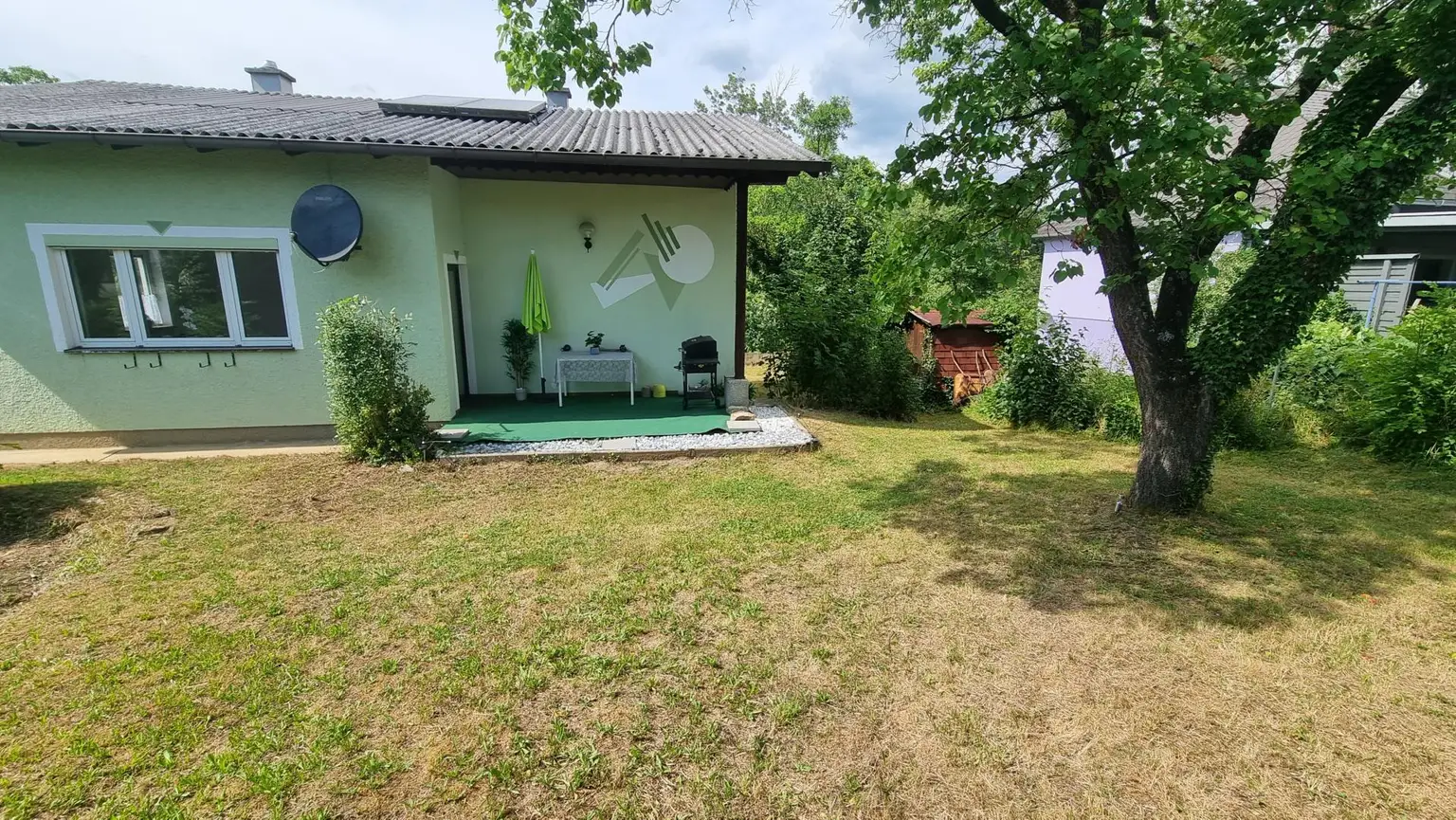 Charmantes Einfamilienhaus in ruhiger Grünlage – innen renoviert und bezugsbereit