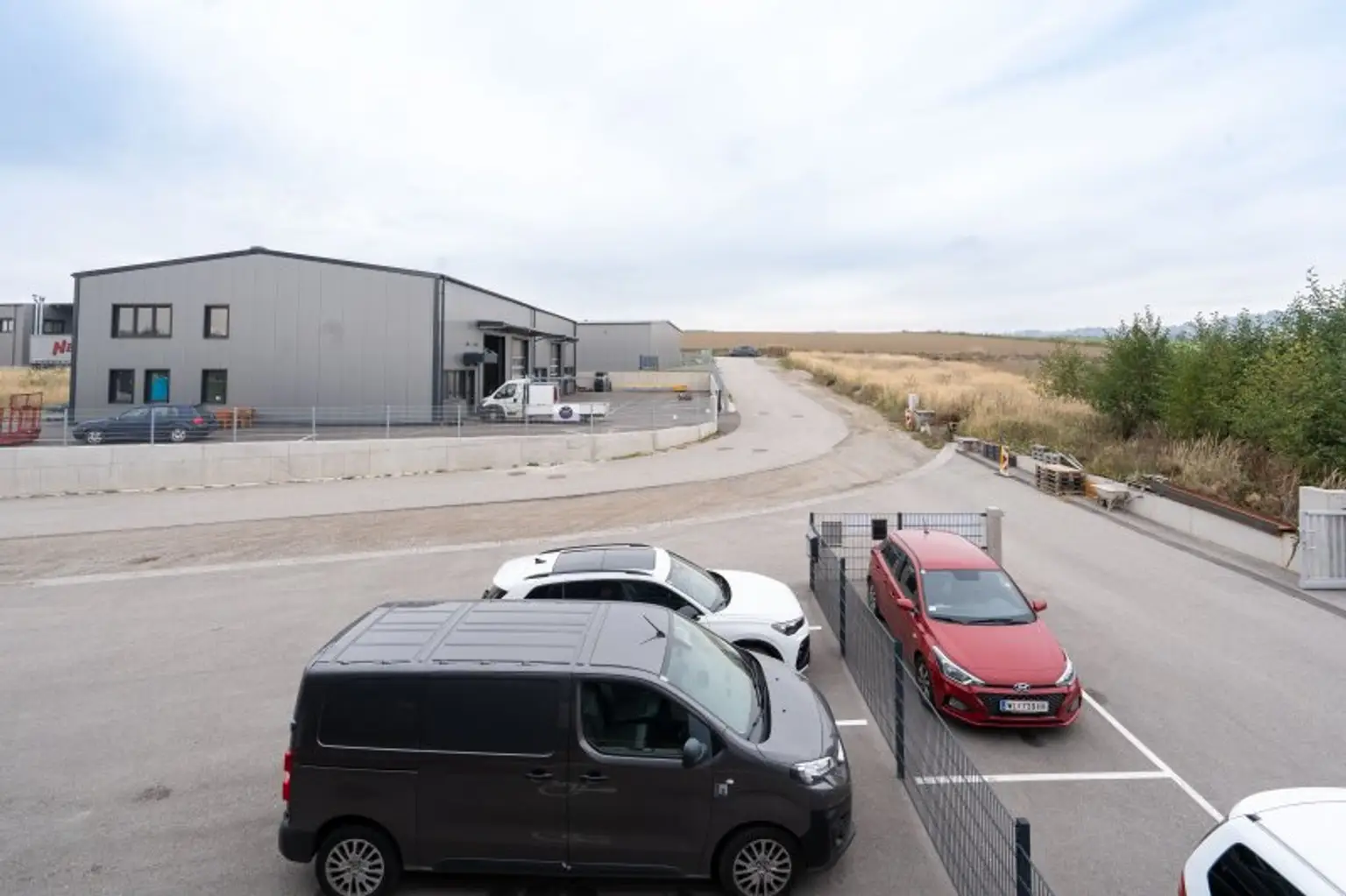 Gewerbeobjekt TOP 1 mit Werkstatt und Büros in Buchkirchen zu kaufen!