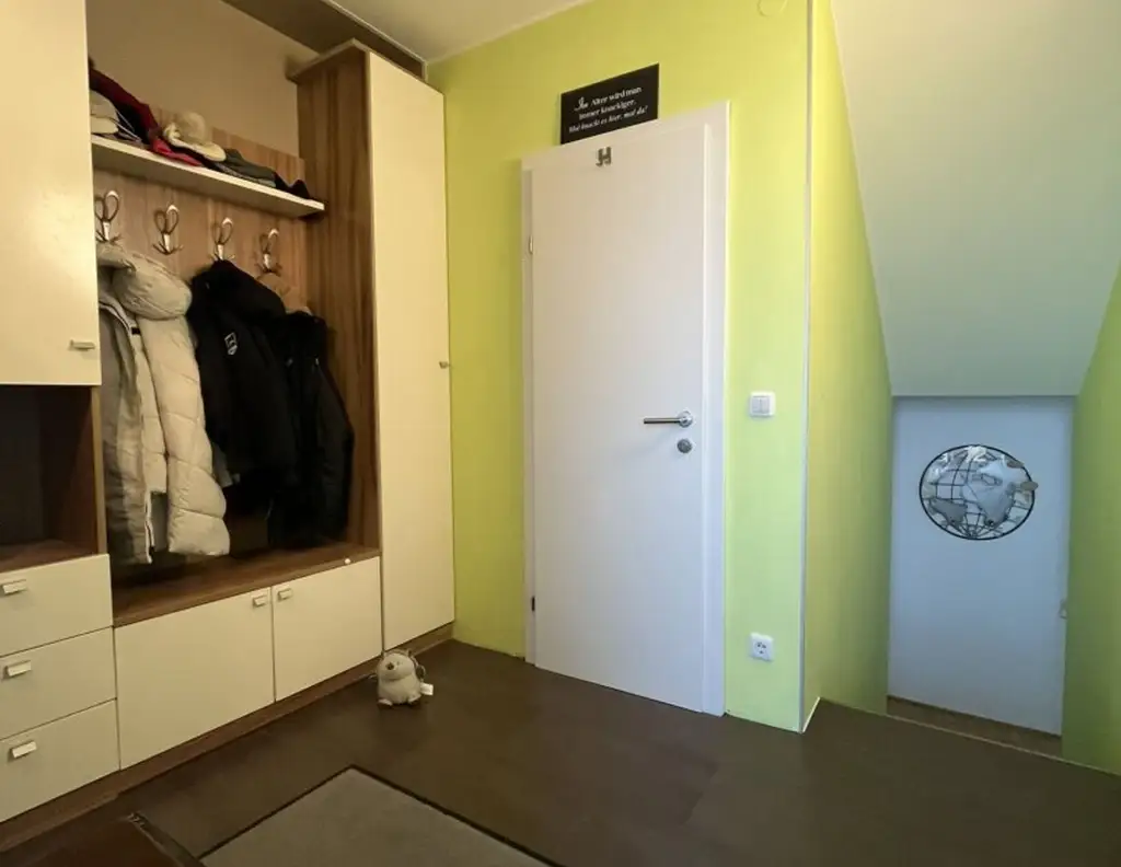 Traumhafte Maisonette-Wohnung in Linz: Renoviert, geräumig, mit Loggia, Garage und günstigen Betriebskosten!