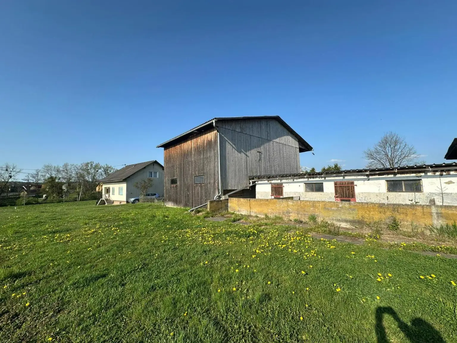 Einfamilienhaus mit Stall und Wirtschaftsgebäude i