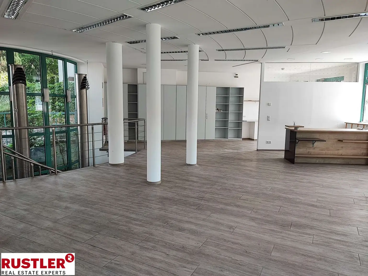 Präsenz an der Hauptstraße – großzügiges Geschäftslokal auf zwei Ebenen