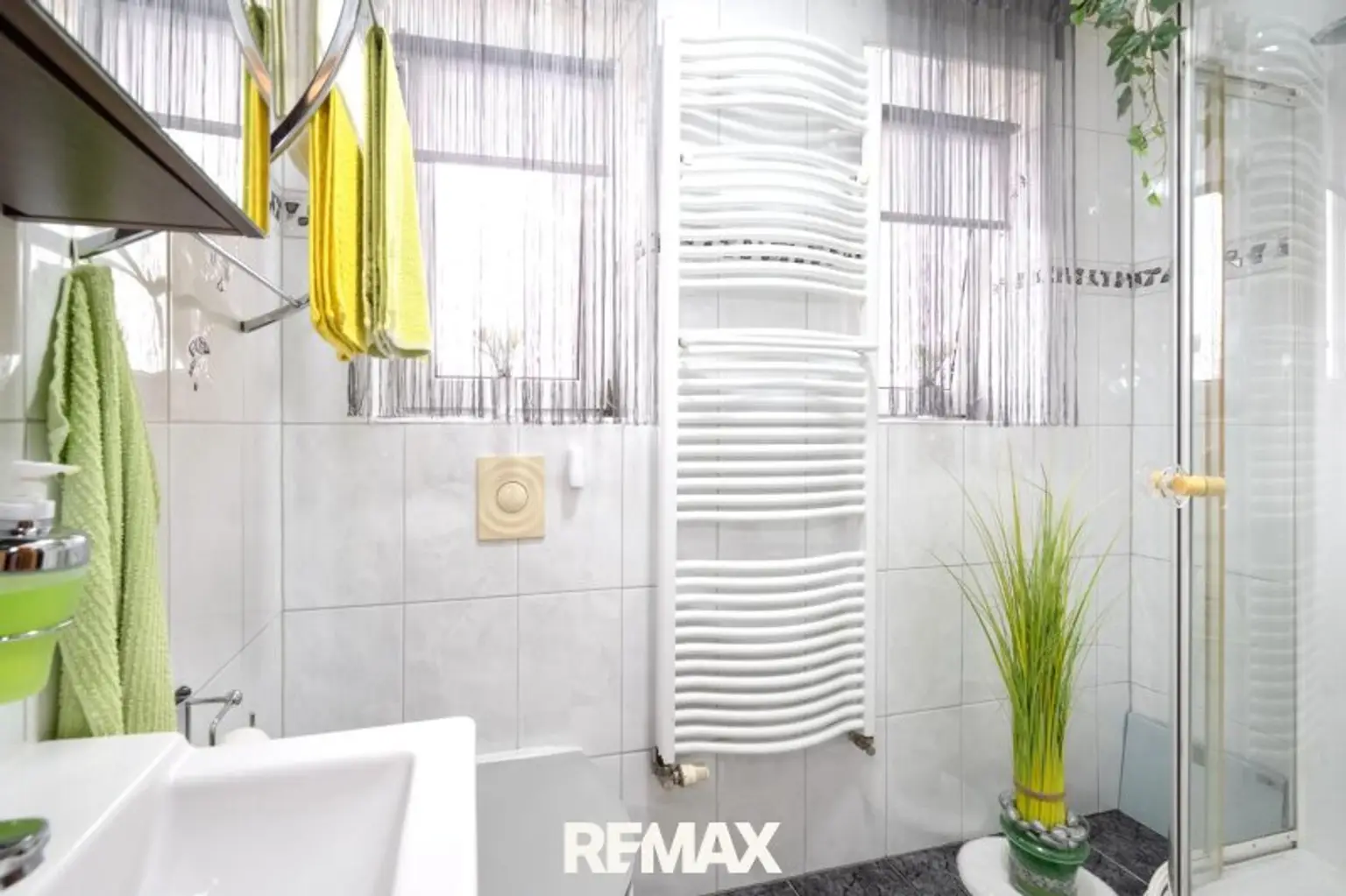 Badezimmer 1 (EG)