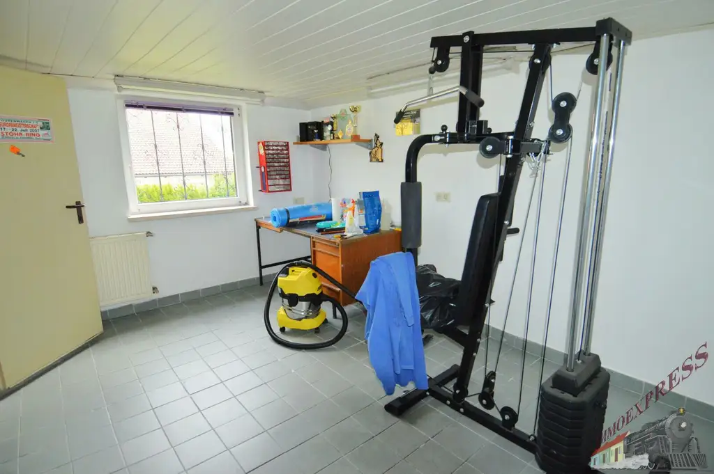 Ein-/ Zweifamilienhaus in ruhiger Aussichtslage