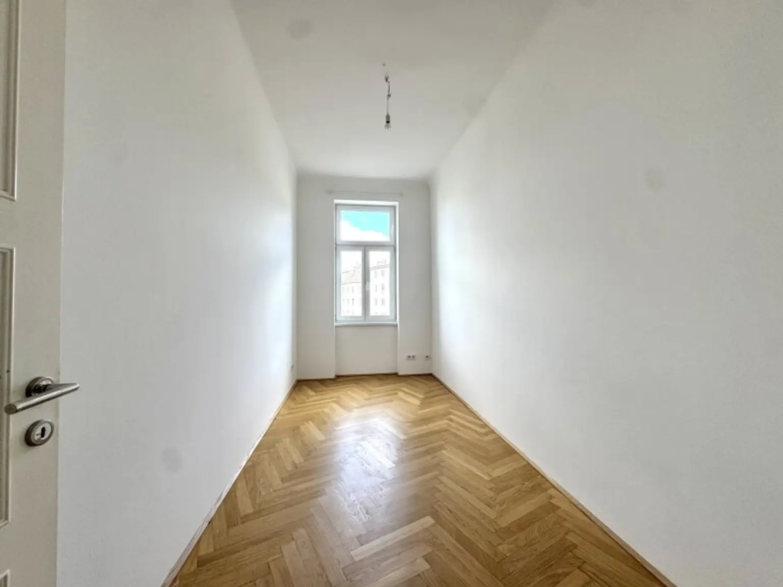 Frischer Altbautraum am Rennweg - Saniert inklusive hochwertiger Einbauküche - Stilaltbau am Rennweg - S-Bahn St. Marx ums Eck