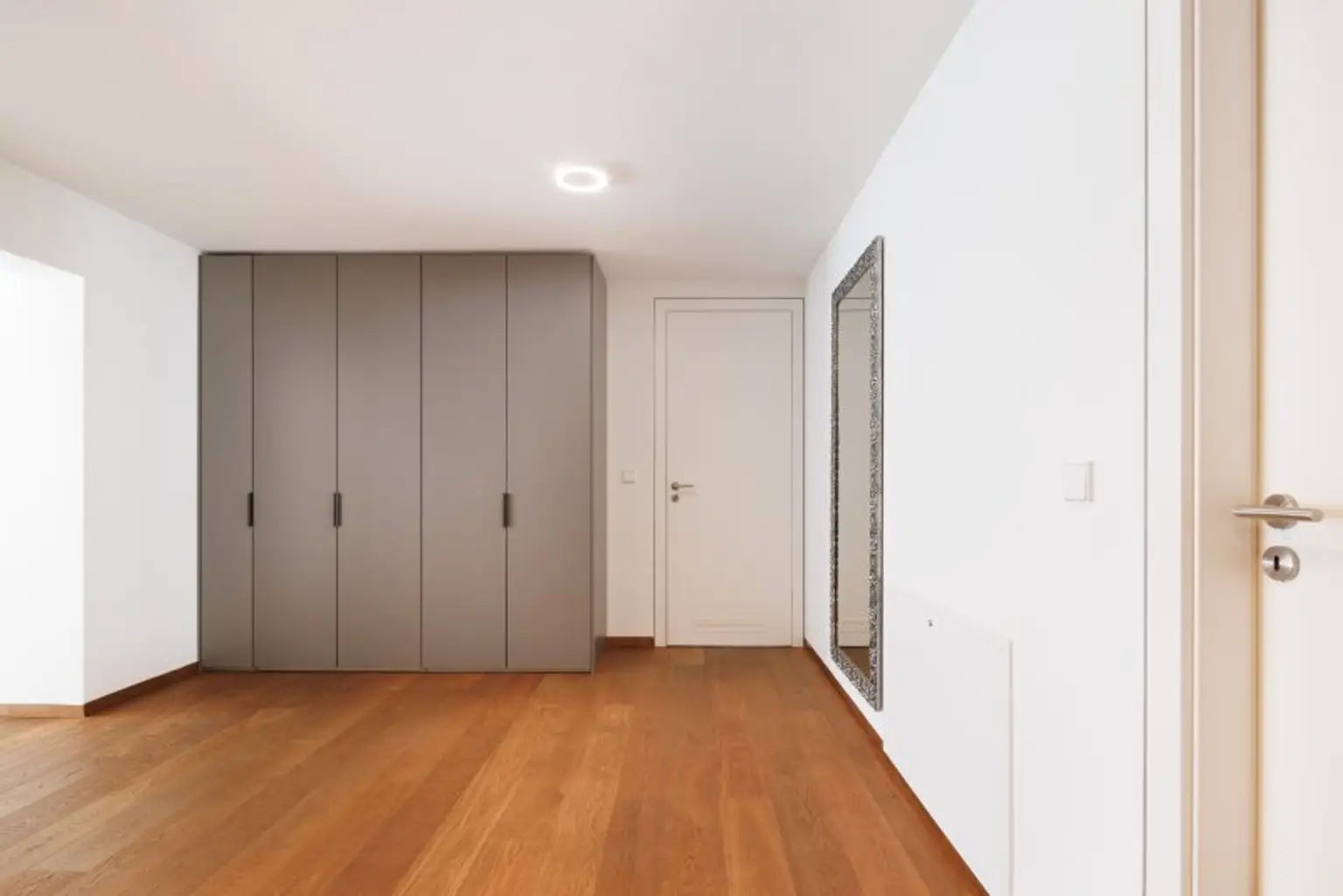 WOHNUNG mit 300 m² Privatgarten im 1190 Wien + Pool und Gym Nähe American Int. School