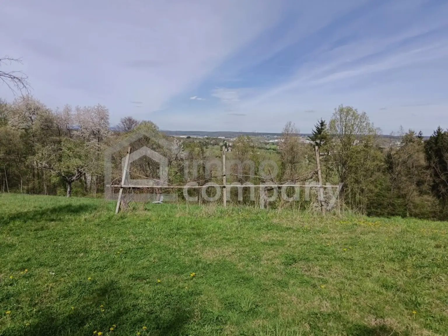 Am beliebten Rosenberg!  Altes Bauernhaus in unverbaubarer, ruhiger, sonniger Lage mit  großem Baulandgrundstück