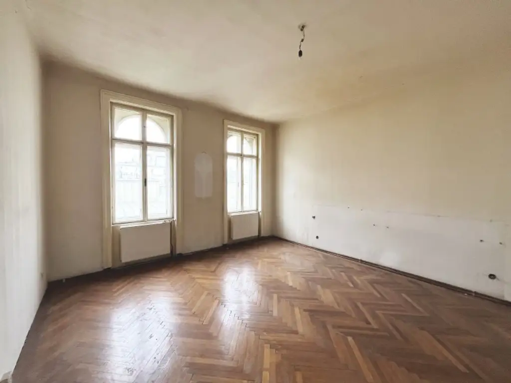 Bandgasse / Sanierungsbedürftige 2 Zimmer Wohnung
Dachgeschoß / Charmanter Altbau