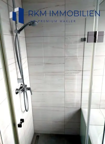 TOP - Neuwertige Dachgeschosswohnung in 1210 Wien – ca. 70 m², 3-Zimmer, ca. 23m² Terrasse und Garagenstellplatz - absolute Ruhelage