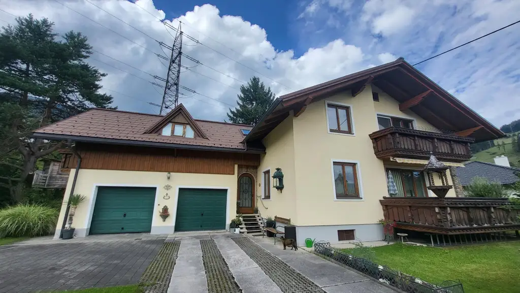Großzügiges Haus mit wunderschönem Garten!